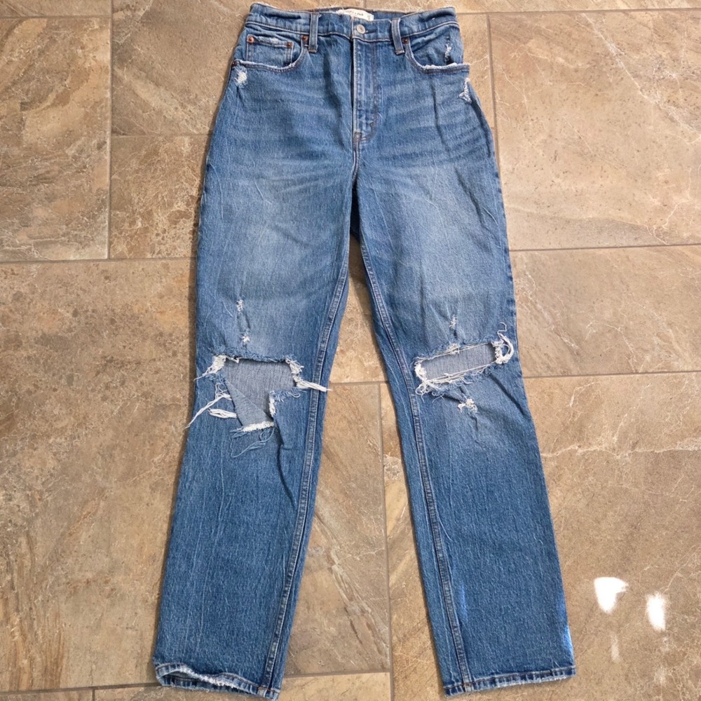 Abercrombie & Fitch Curve‎ Love 90s Straight Ultra High Rise Distressed Jeans 27
